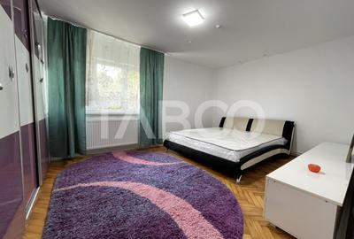 Apartament cu 2 camere decomandate si balcon de inchiriat in Strand - 1