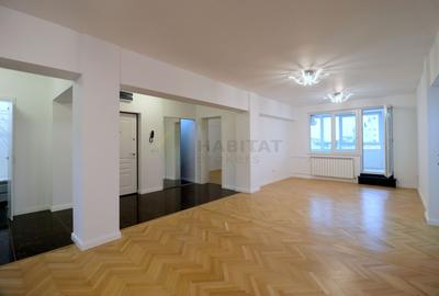 Apartament cu 4 camere decomandat în Magheru