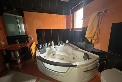 Vila individuală de vânzare cu 8 camere în zona 13 Septembrie - 19
