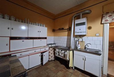 Casa 4 camere pivnita curte individuala Zona Lazaret - 9