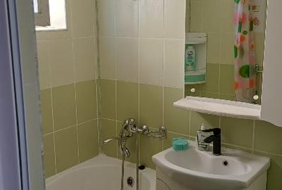 Închiriez apartament 3 camere - 4