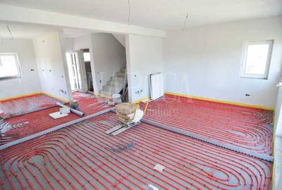 Casa 4 camere de vanzare in Campenesti - 1