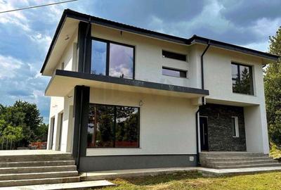 Casă individuală cu 5 camere în Corbeanca