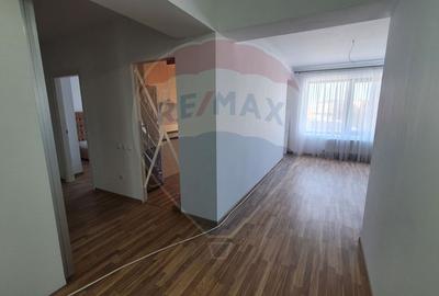 Apartament cu 2 camere, 77 mp V4 - 4