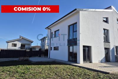 Case cu arhitectura nordica, garaj, panouri fotovoltaice, central Dezmir - 1