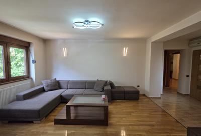 Apartament cu 4 camere decomandat în Medicină