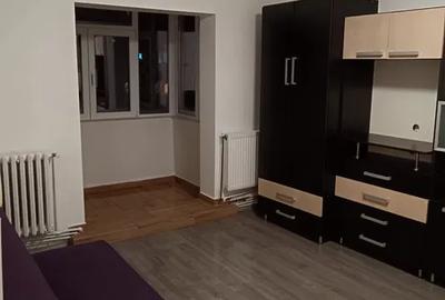 Apartament cu 2 camere semidecomandat, mobilat în Baza 3