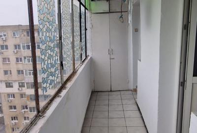 Republicii ,se vinde apartament decomandat ,2 camere ,pret 67000 euro neg - 10