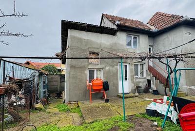 Casa de vanzare cu 2 camere si teren 1068 mp zona Renașterii - 1