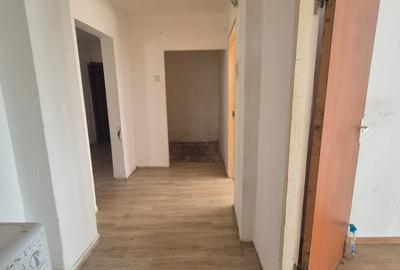 Oras Pantelimon, apartament 3 camere 84mp+boxa, str.  Livezilor - 10