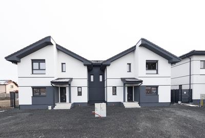 Despartit prin casa scarii! Zona buna! Asfalt! Toate utilitatile! - 1