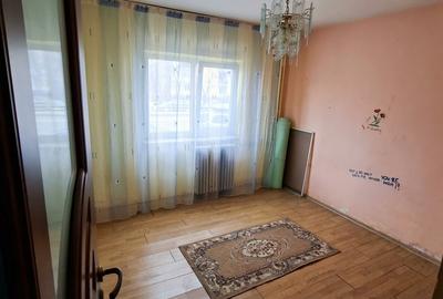 Apartament cu 3 camere decomandat în Dacia