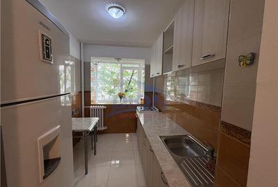 Obregia - Fantana Florilor,  bloc retras de la bulevard - 11