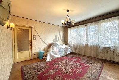 Apartament cu 3 camere semidecomandat în 1 Mai