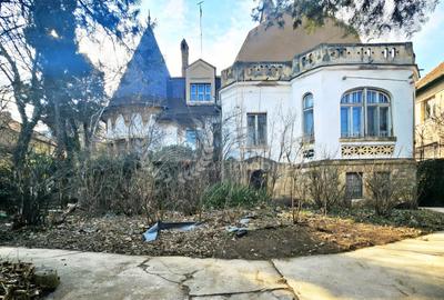 Conac istoric 12 camere | 514mp util | Teren 1440mp | Semicentral - 1