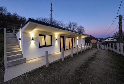 Casă de vânzare cu 1100 mp teren in proprietate- liniște și natură în orașul Gur - 1