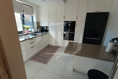 Apartament cu 3 camere decomandat, mobilat în Bună Ziua