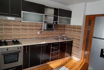 Apartament cu 3 camere decomandat, mobilat în Nerva Traian