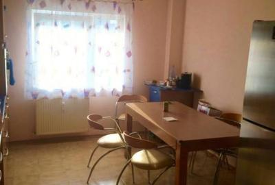 2 min Parc Circ 2camere Cf.1 decomandat etaj 7/10 bloc 1978 reabilitat - 2