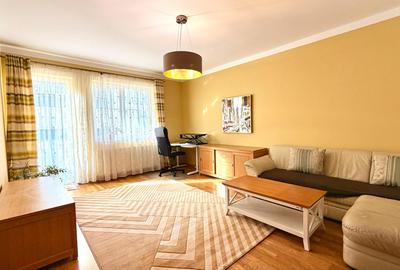 Apartament cu 3 camere semidecomandat, mobilat în Bună Ziua