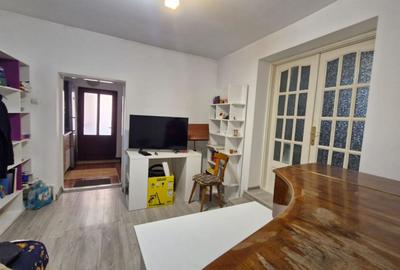 Casa Rogerius singur in curte, amenajata in doua apartamente - 6