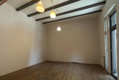 Casă cu 4 camere în Cișmigiu