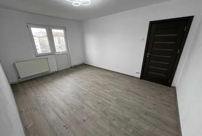 Apartament cu 2 camere decomandat în Mihai Viteazul
