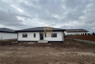 Casa 4 camere Izvor Tarlungeni - 1