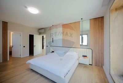 De vânzare Vilă cu 8 camere în Sânmartin, 290 mp util, teren 1100 mp - 41