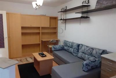 Garsonieră decomandată, mobilată în Lunei