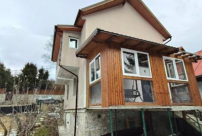 Casă cu 4 camere în Satu Nou