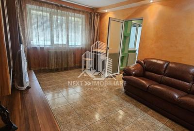 Apartament cu 3 camere semidecomandat, mobilat în Casa de Cultură