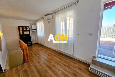 Penthouse pe două niveluri, panouri solare, terasă de 50 mp, boxă - 10