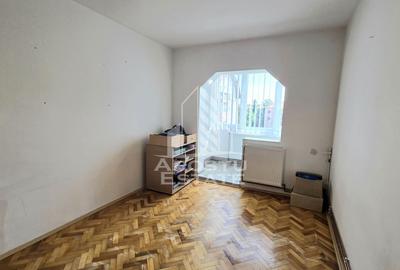 Apartament de vanzare, 3 camere, 2 bai, centrala proprie, Aradului - 3