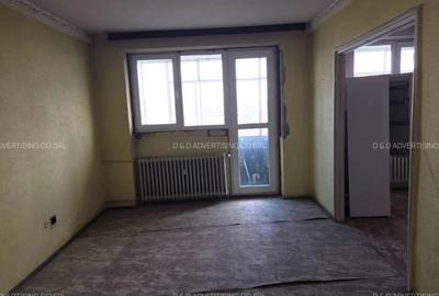 Apartament cu 3 camere decomandat în Drumul Taberei