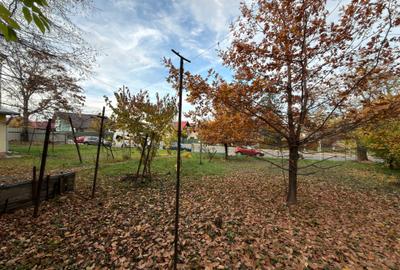 Teren de 1165mp cu casa caramida - 2