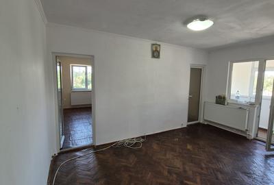 Apartament cu 3 camere nedecomandat în Inel II