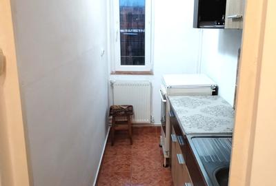 Garsoniera 27mp etaj 1 zona Bulevard mobilata utilata 39.000eur - 8