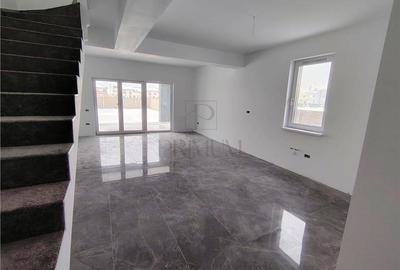 Duplex despartit prin camera tehnica - balcon mare - teren 370 mp - 3