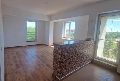 Apartament cu 3 camere semidecomandat în Drumul Taberei