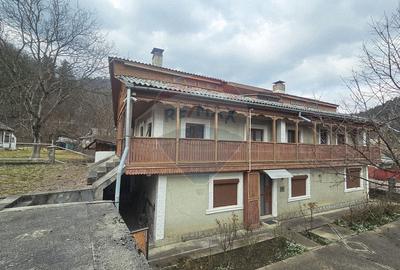 Casă solidă din cărămidă, mobilată, garaj, teren generos – Tarcău - 3