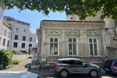 Casă individuală cu 5 camere în Calea Victoriei