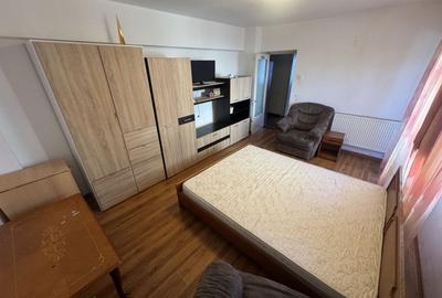 Apartament cu 2 camere decomandat, mobilat în Dacia