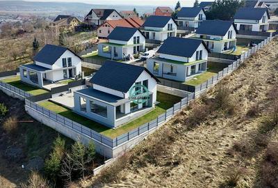 Vand casa cu 4 camere, 2 bai, suprafata utila 140 si teren 500 mp - 1