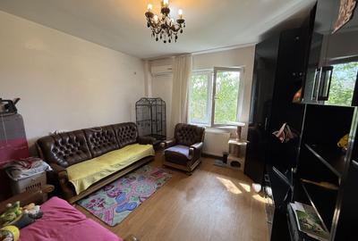 Ap 3 camere - rezultat din alipirea a 2 garsoniere - 62 mp - parter - 3