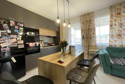 Apartament cu 3 camere semidecomandat, mobilat în Florești