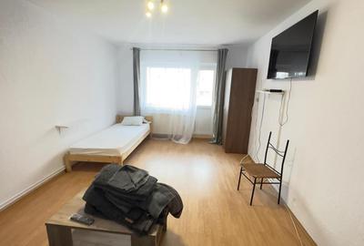 Apartament 3 camere decomandat intrare Răcădău, Str. Carpați - 1