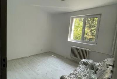 Apartament cu 2 camere, decomandat, etajul 1/4, zona Podu Ros - 3