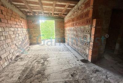 Casa pe 2 nivele, la rosu, zona strazii Izvorului, Oradea - 2