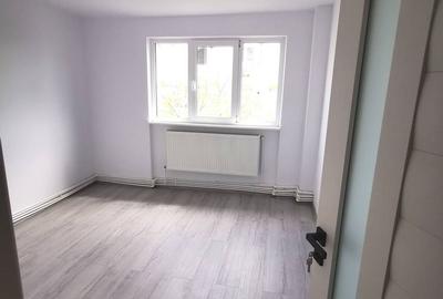 De vanzare apartament cu 2 camere, central. et. 3, 79.900 euro - 5